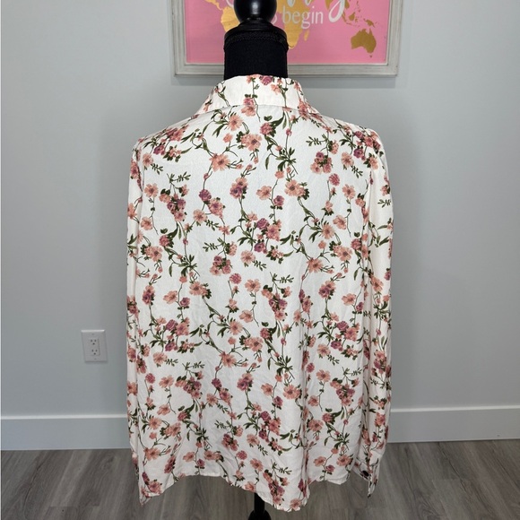 Shein Curve Long Sleeve Floral Button Up Blouse (2XL) - Picture 4 of 8